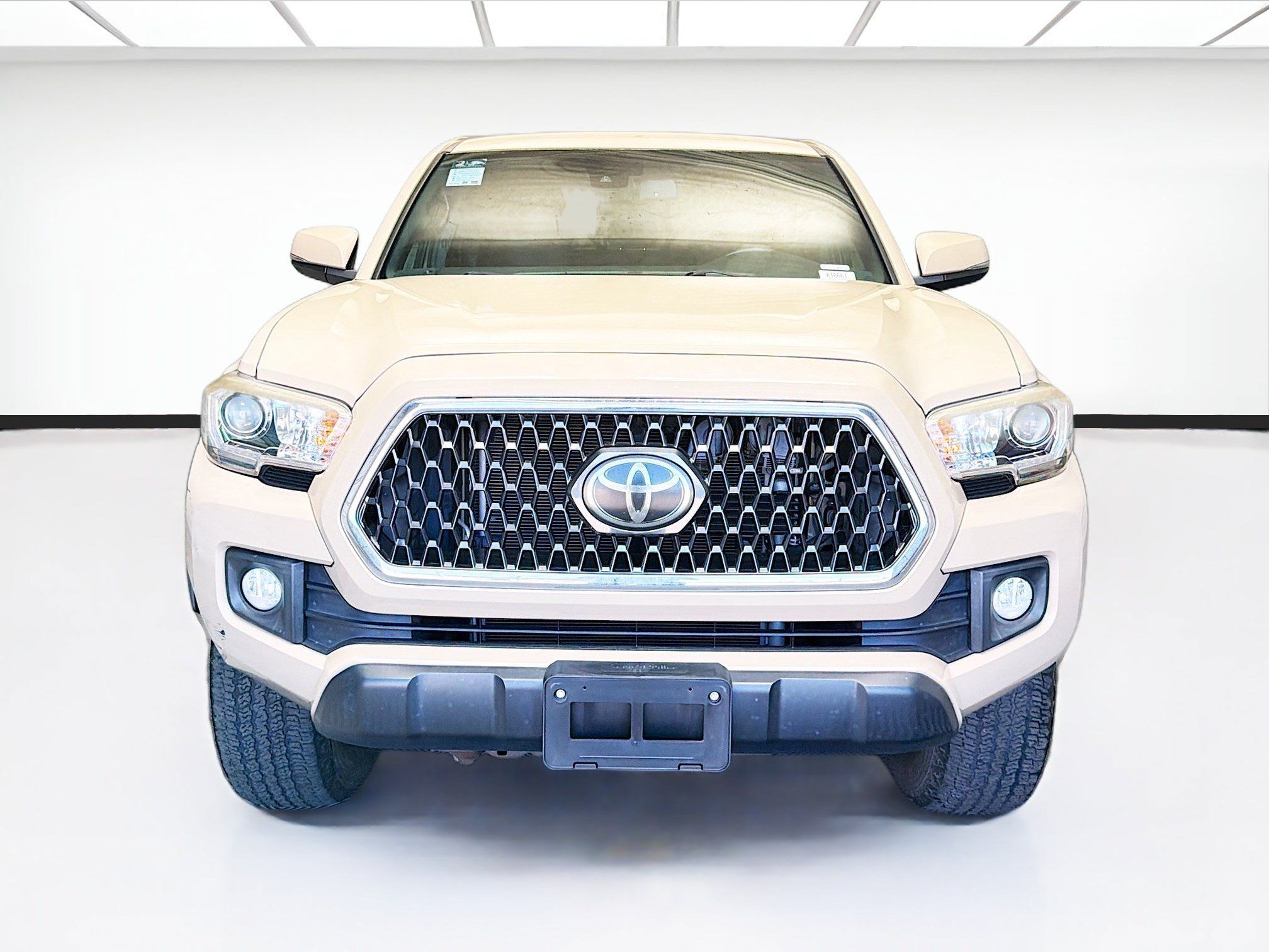 Used 2019 Toyota Tacoma TRD Off-Road w/ Technology Package AWD/4WD image 2