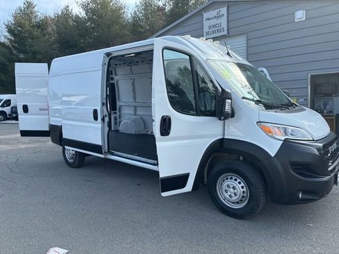 Used 2024 RAM ProMaster 2500 w/ Convenience Group image 9