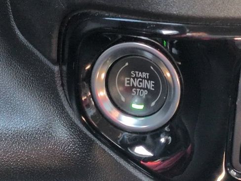 Used 2025 GMC Sierra 1500 SLT AWD/4WD image 27