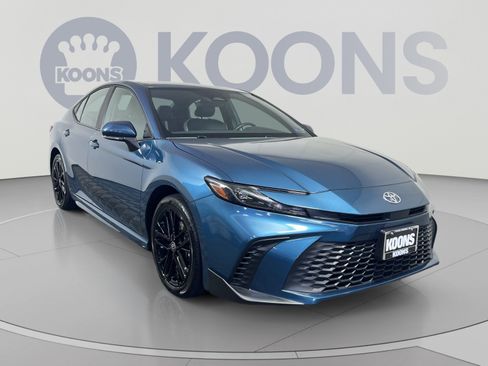 Used 2025 Toyota Camry SE AWD/4WD image 10