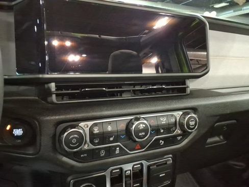 Used 2025 Jeep Wrangler Unlimited Sport AWD/4WD image 13
