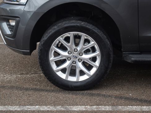 Used 2020 Ford Expedition XLT image 28