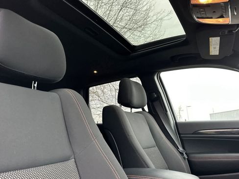 Used 2016 Jeep Grand Cherokee Laredo 75th Anniversary image 17