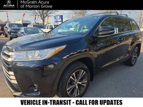 Used 2017 Toyota Highlander LE image 1