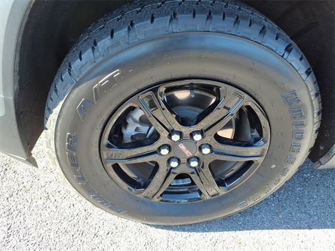 Used 2023 GMC Acadia AT4 w/ Technology Package image 11