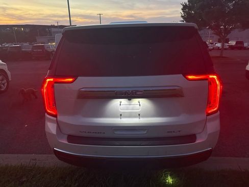 Used 2024 GMC Yukon SLT w/ SLT Luxury Package RWD image 5