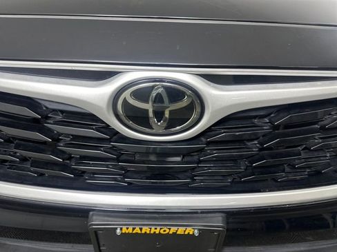 Used 2022 Toyota Highlander XLE image 9