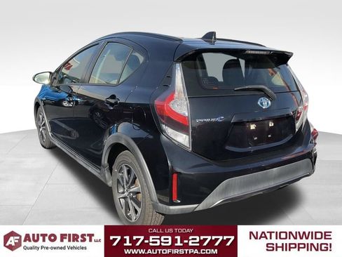 Used 2018 Toyota Prius C One FWD image 3