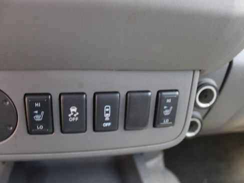 Used 2015 Nissan Frontier SV w/ SV Value Truck Package RWD image 12