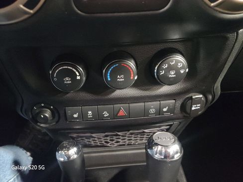 Used 2016 Jeep Wrangler Unlimited Sahara image 30