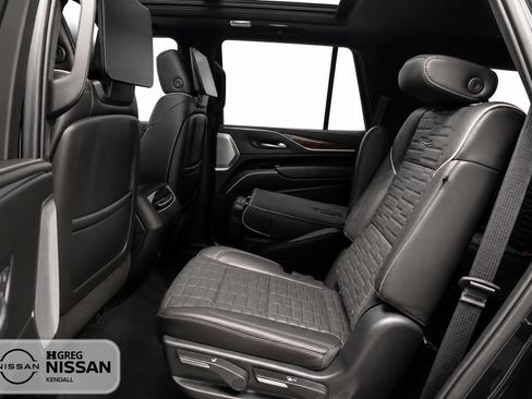 Used 2022 Cadillac Escalade Sport Platinum AWD/4WD image 13