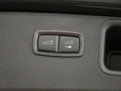 Certified 2025 Porsche Macan Turbo image 58