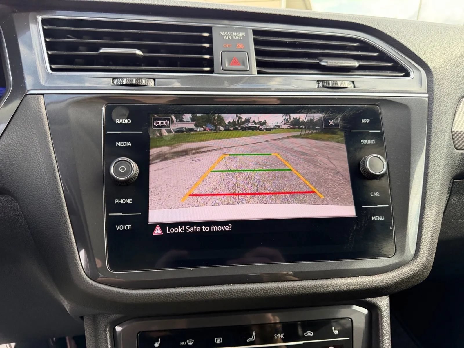 Used 2022 Volkswagen Tiguan SE FWD image 24
