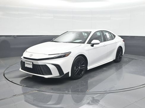 Used 2025 Toyota Camry SE FWD image 30
