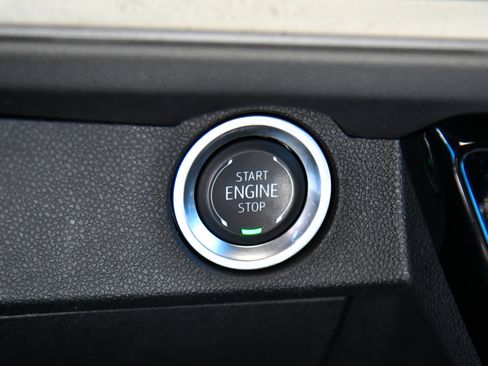 Used 2024 Chevrolet Traverse LT FWD image 35