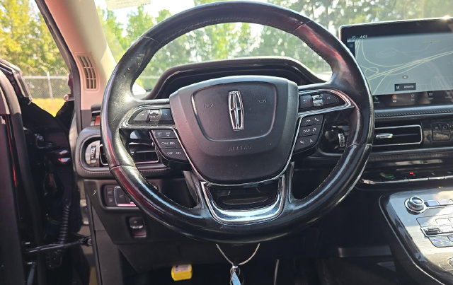 Used 2022 Lincoln Nautilus Reserve AWD/4WD image 7