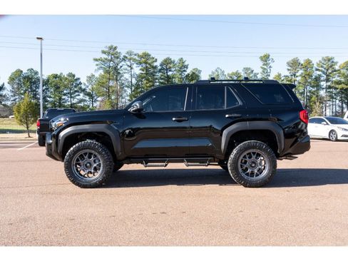 Used 2025 Toyota 4Runner SR5 image 10