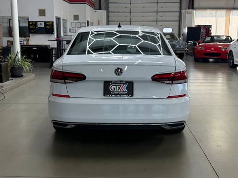 Used 2021 Volkswagen Passat 2.0T SE FWD image 3