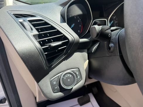 Used 2017 Ford Escape SE FWD image 26