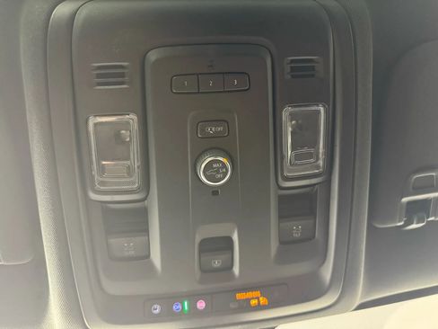 Used 2022 GMC Yukon XL SLT image 24