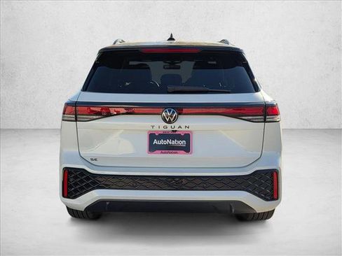 New 2026 Volkswagen Tiguan SE R-Line image 8