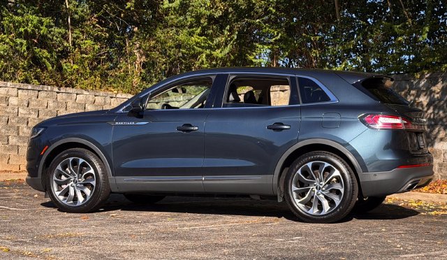 Used 2022 Lincoln Nautilus Reserve AWD/4WD image 11