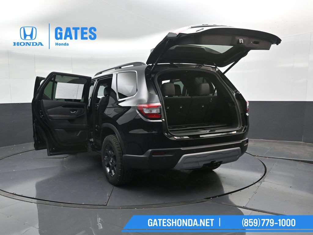 Certified 2025 Honda Pilot TrailSport image 61