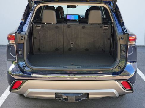 Used 2025 Toyota Highlander Platinum AWD/4WD image 10