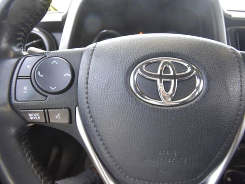 Used 2018 Toyota RAV4 SE AWD/4WD image 19