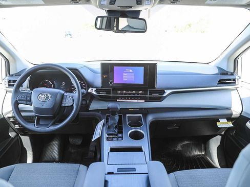 New 2026 Toyota Sienna LE image 14