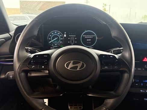 Certified 2025 Hyundai Elantra SEL FWD image 18