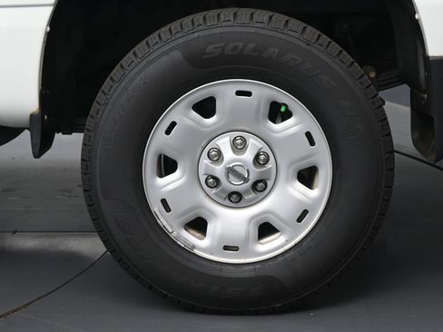 Used 2022 Nissan Titan S image 22