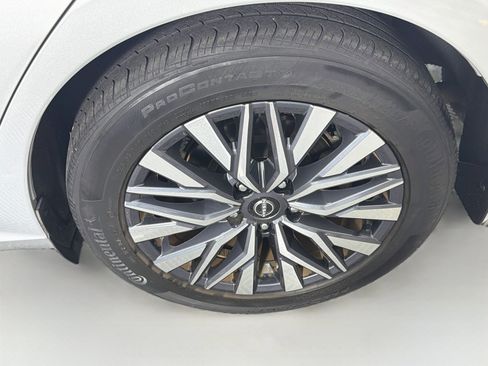 Used 2023 Nissan Altima 2.5 SV w/ SV Premium Package FWD image 11