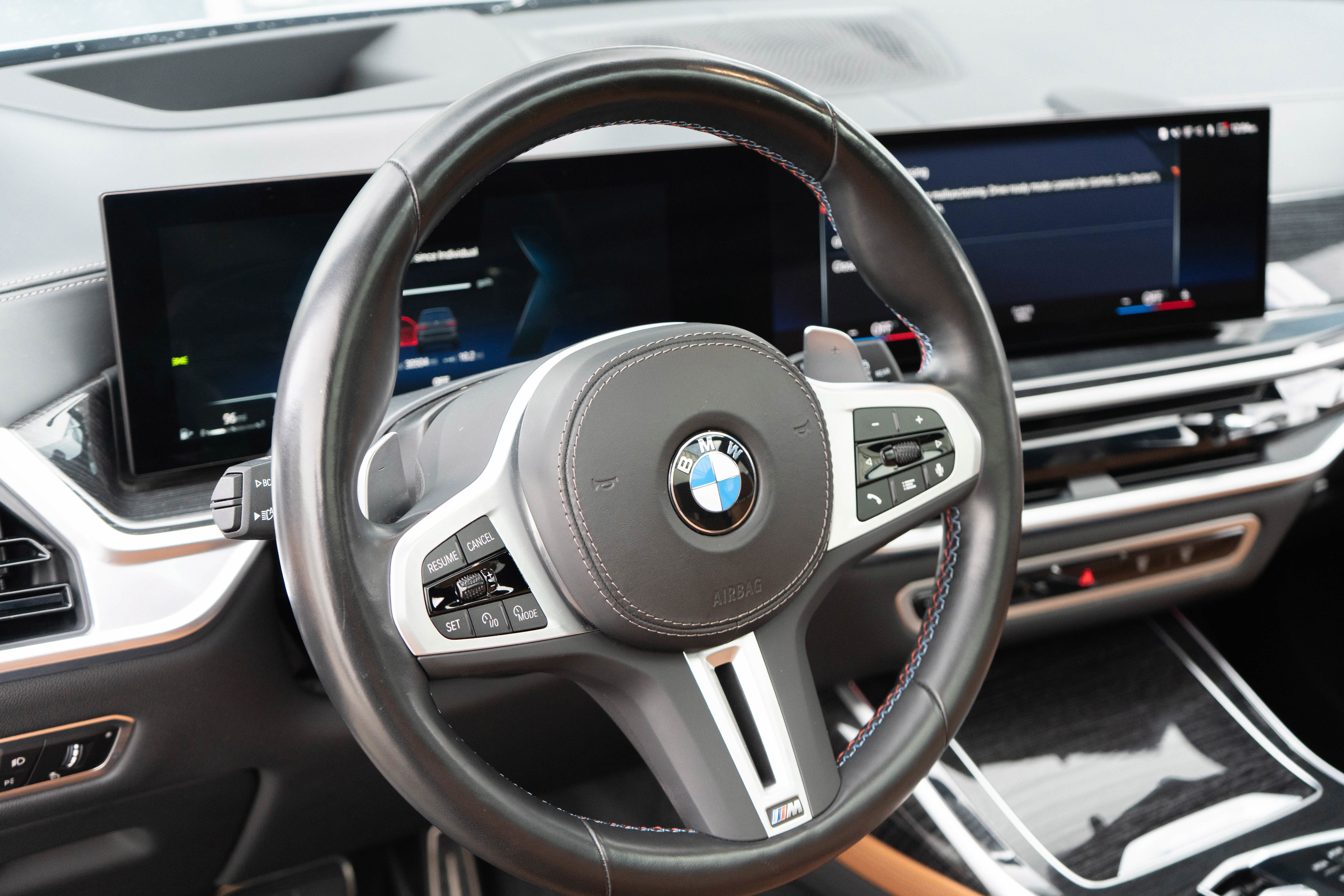 Used 2023 BMW X7 M60i AWD/4WD image 18