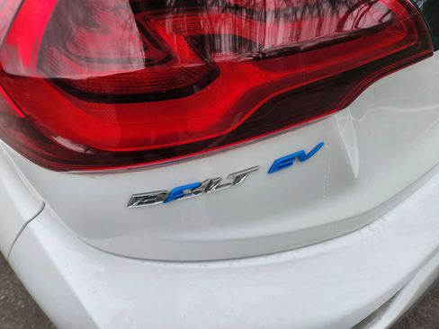 Used 2019 Chevrolet Bolt Premier w/ Infotainment Package image 13