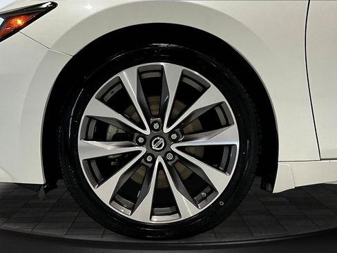 Used 2019 Nissan Maxima Platinum w/ Sport Mat Group FWD image 34