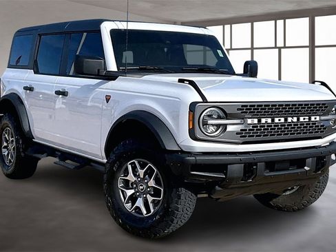 Used 2024 Ford Bronco Badlands image 11