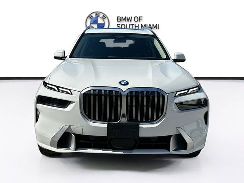 Used 2023 BMW X7 xDrive40i image 2