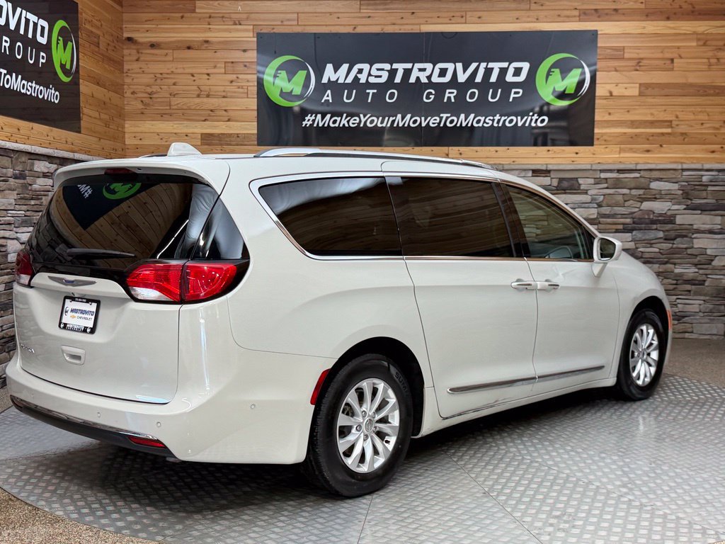 Used 2019 Chrysler Pacifica Touring-L w/ Advanced Safetytec Group FWD image 18