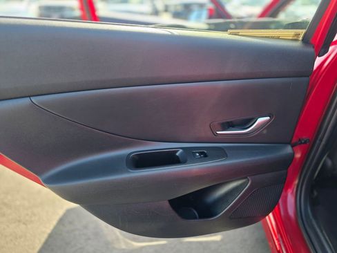 Certified 2022 Hyundai Elantra SEL FWD image 17