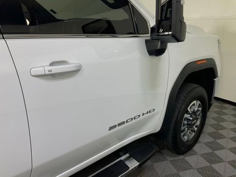 Used 2022 GMC Sierra 2500 SLE w/ SLE Convenience Package AWD/4WD image 9