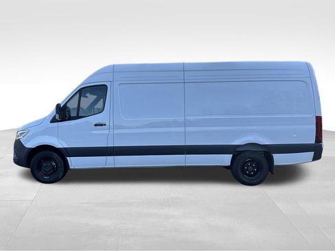 Used 2024 Mercedes-Benz Sprinter 3500 image 2