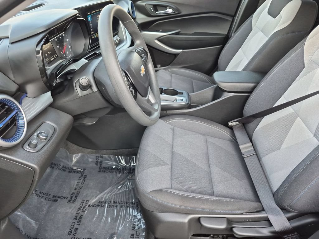 Used 2026 Chevrolet Trax LS FWD image 15
