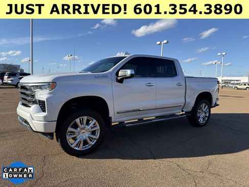 Used 2023 Chevrolet Silverado 1500 High Country w/ High Country Premium Package image 3