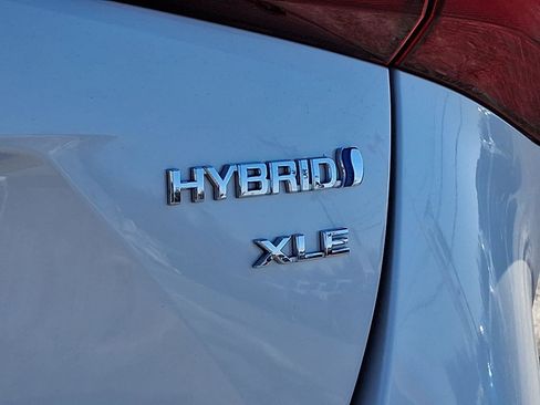 Used 2022 Toyota Prius XLE image 28