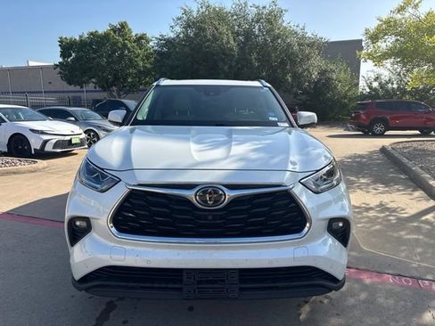 Used 2020 Toyota Highlander Limited FWD image 2