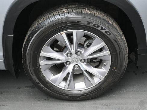 Used 2015 Toyota Highlander XLE image 40