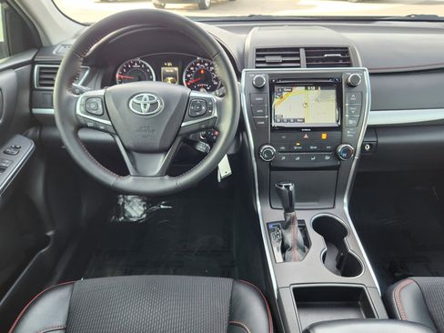 Used 2016 Toyota Camry SE image 16