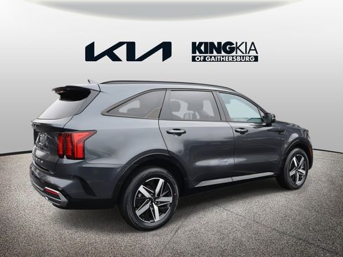 Certified 2022 Kia Sorento S w/ Panoramic Sunroof Package image 3