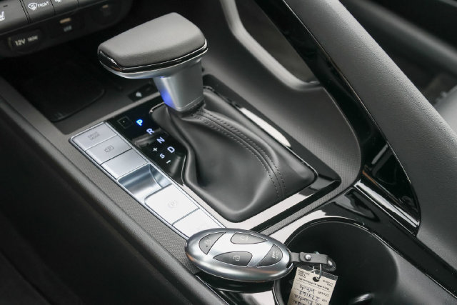 New 2026 Hyundai Elantra Limited FWD image 18